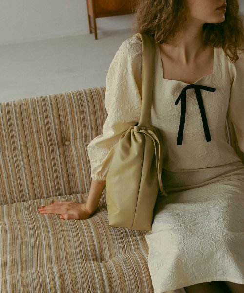 【EFOLE】フェイクレザー パデット ドローストリング トート バッグ 人気・おすすめ｜売れ筋商品・話題商品におすすめ 品質チェック済み 安心配送 今月のおすすめ