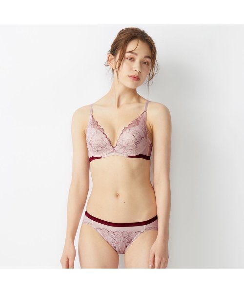 AMO'S STYLE by Triumph(アモスタイルバイトリンプ)/夢みるブラ ノンワイヤー ブラジャー イン ザ フォレスト 1442　フレッシュパウダー (B~D)/img13