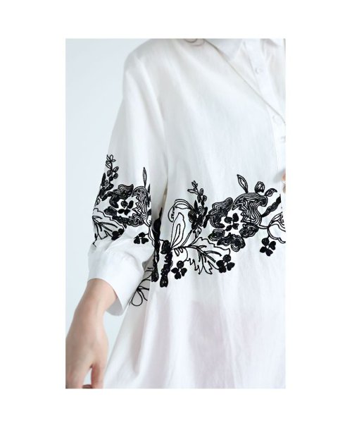 Sawa a la mode(サワアラモード)/エレガントな花刺繍のコットンシャツチュニック/img01