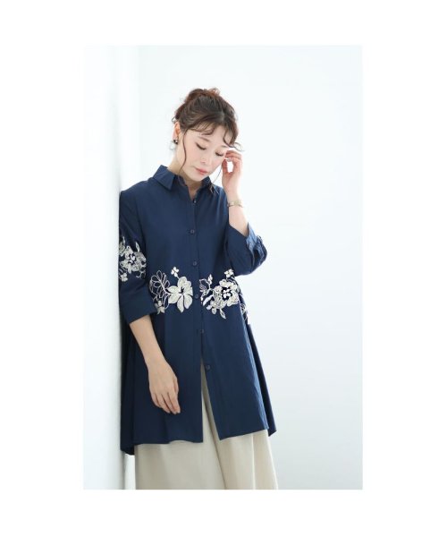 Sawa a la mode(サワアラモード)/エレガントな花刺繍のコットンシャツチュニック/img22