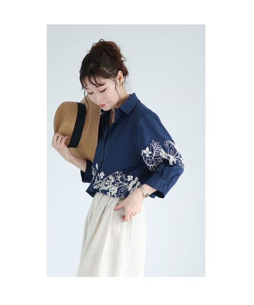 Sawa a la mode(サワアラモード)/エレガントな花刺繍のコットンシャツチュニック/img26