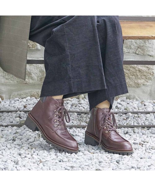 タンクソールレースアップショートブーツ 商品説明マウンテンブーツテイストのショートブーツ。すっきりとしたラストを使用しており、ボリューム感も程良いです。内 E2675385680 (20477円)