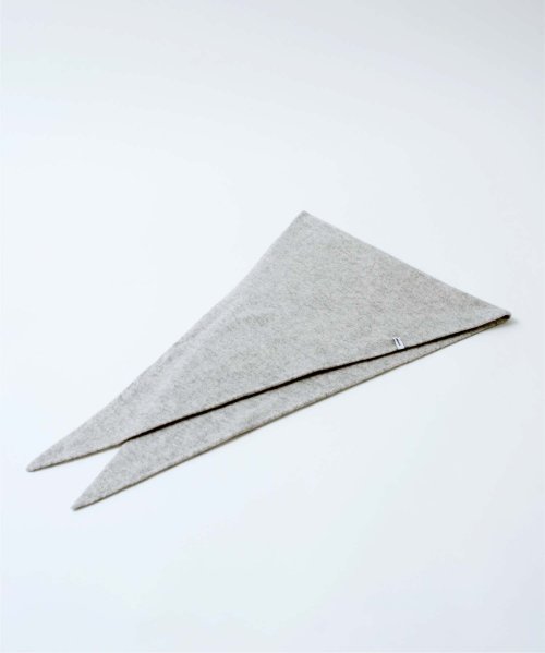 【elegancese / エレガンセーゼ】diamond knit ニットスカーフ ピュアカシミヤ 100% eleganceseの製品は elegancese diamond 全て上質なカシミヤを使用したマフラーです 最高品質とされる内モンゴル産のホワイト原料を使用しており しっとりと柔らかく 使い込むほど風合いが増し フワッと柔らかな肌触りを実感して頂けます 長さ 142cm