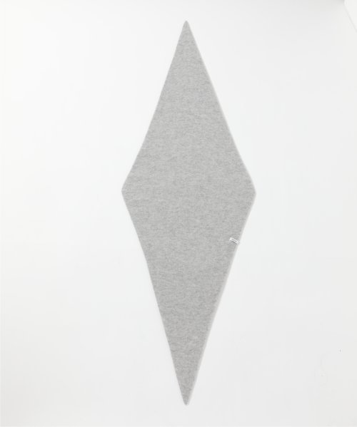 【elegancese / エレガンセーゼ】diamond knit ニットスカーフ ピュアカシミヤ 100% eleganceseの製品は elegancese diamond 全て上質なカシミヤを使用したマフラーです 最高品質とされる内モンゴル産のホワイト原料を使用しており しっとりと柔らかく 使い込むほど風合いが増し フワッと柔らかな肌触りを実感して頂けます 長さ 142cm