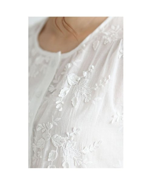 Sawa a la mode(サワアラモード)/リーフ刺繍の涼しげなコットンシャツ/img01