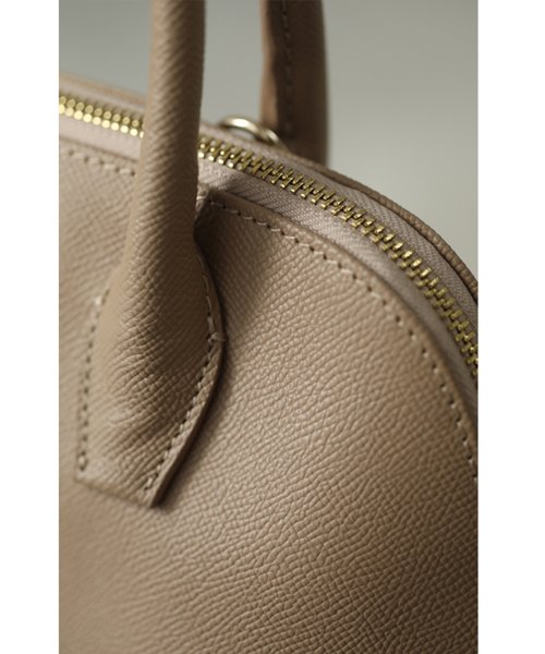 何にでも合う本革上質バッグ 