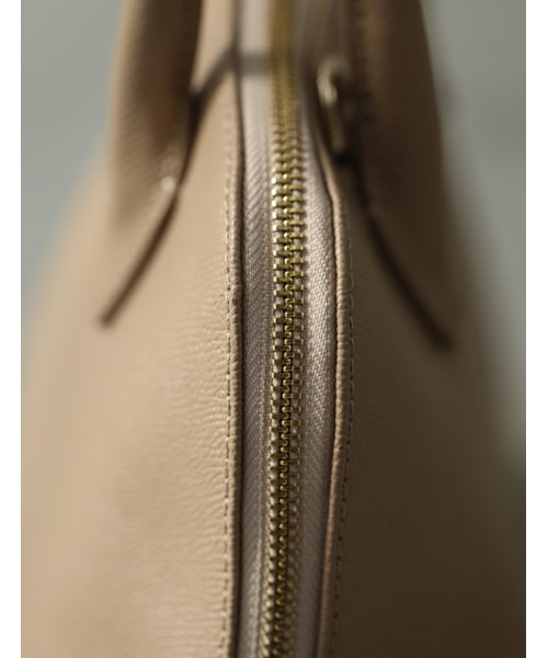 何にでも合う本革上質バッグ 