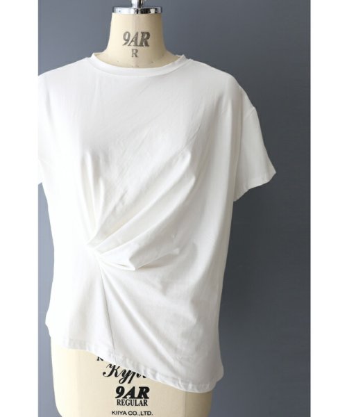 CAWAII(カワイイ)/流れるドレープタックの斜め裾Tシャツトップス/img01