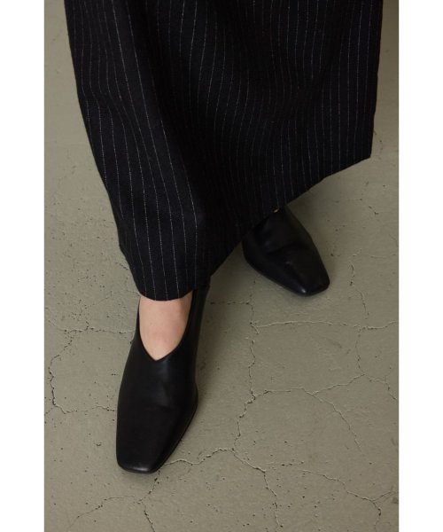 Angled heel square shoes heel square