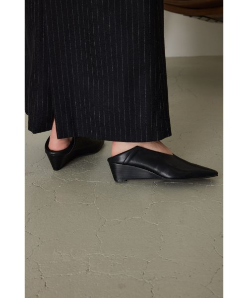 Angled heel square shoes heel square