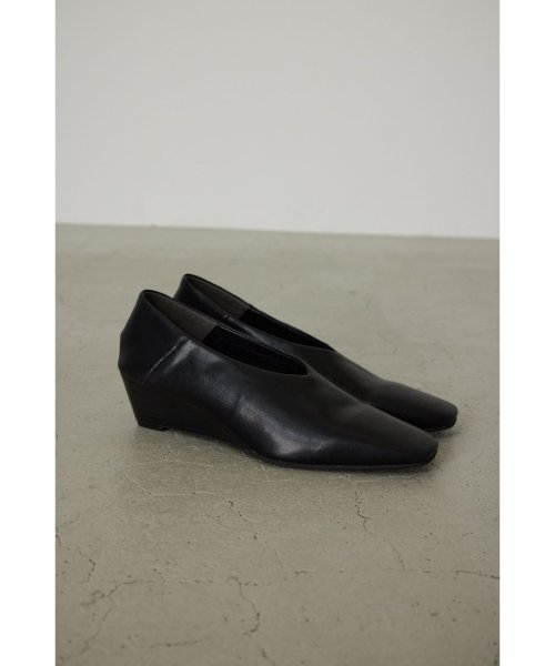 Angled heel square shoes heel square