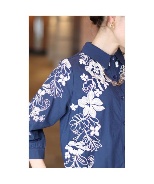 Sawa a la mode(サワアラモード)/花刺繍が流れるコットンシャツチュニック/img13
