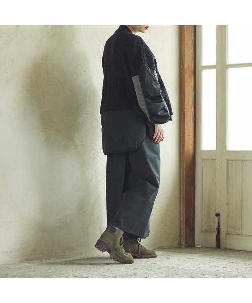 タンクソールレースアップショートブーツ 商品説明マウンテンブーツテイストのショートブーツ。すっきりとしたラストを使用しており、ボリューム感も程良いです。内 E2675385680 (20477円)