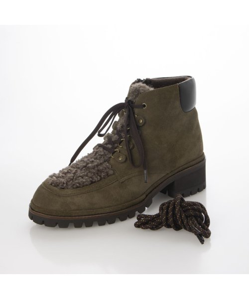 タンクソールレースアップショートブーツ 商品説明マウンテンブーツテイストのショートブーツ。すっきりとしたラストを使用しており、ボリューム感も程良いです。内 E2675385680 (20477円)