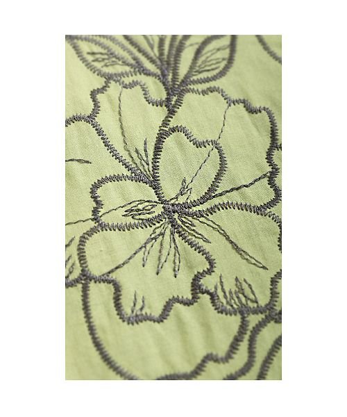 Sawa a la mode(サワアラモード)/花刺繍が咲き誇るコットンブラウス/img01