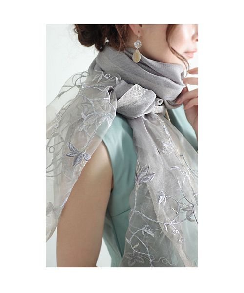 Sawa a la mode(サワアラモード)/透明感溢れる花刺繍のシアーストール/img10