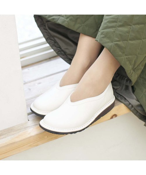 【サスティナブル】深めカットフラットシューズ ing