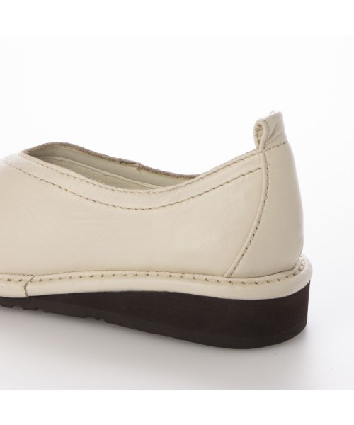 【サスティナブル】深めカットフラットシューズ ing