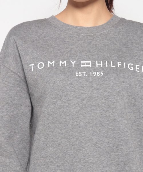 TOMMY HILFIGER(トミーヒルフィガー)/モダンベーシッククロップドロゴクルーネックスウェットシャツ/img12