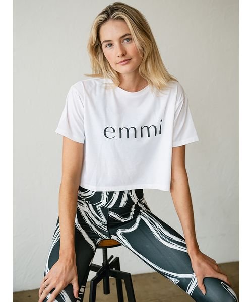 emmi yoga(emmi　yoga)/【emmi yoga】emmiロゴクロップドＴシャツ/img01