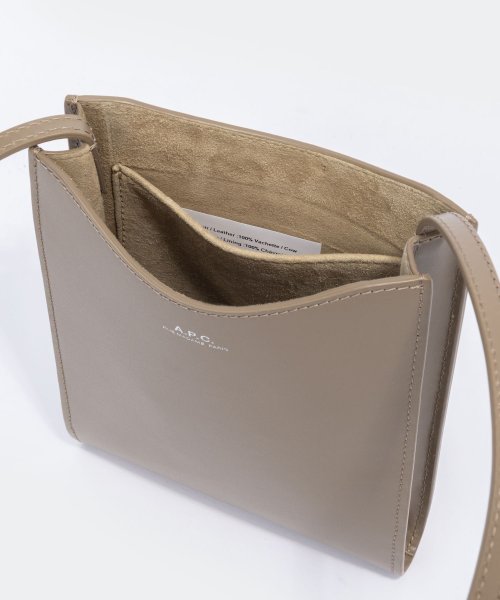 APC アーペーセー A.P.C. PXBMW H63043 ショルダーバッグ メンズ バック 肩掛け レザー ネックポーチ プレゼント バック 5cm