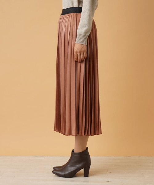サテンプリーツスカート 