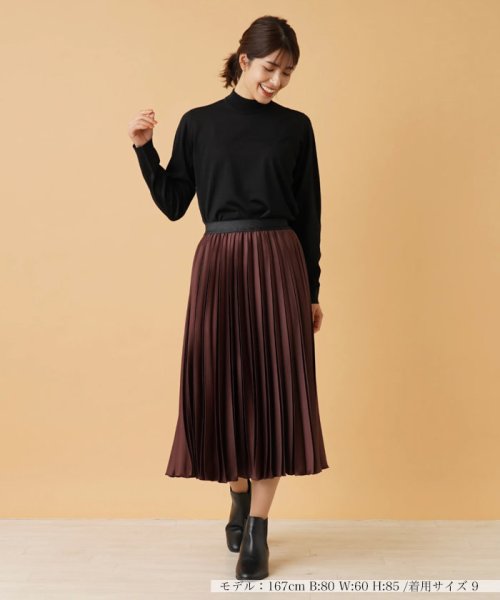 サテンプリーツスカート 