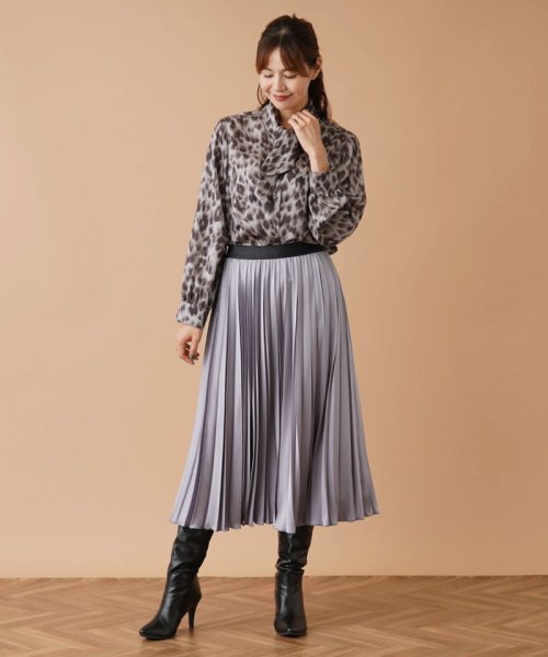 サテンプリーツスカート 