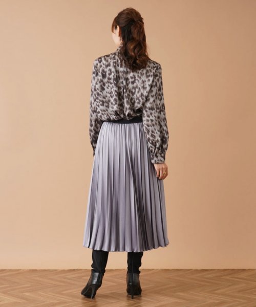 サテンプリーツスカート 