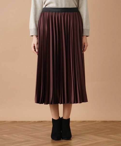 サテンプリーツスカート 