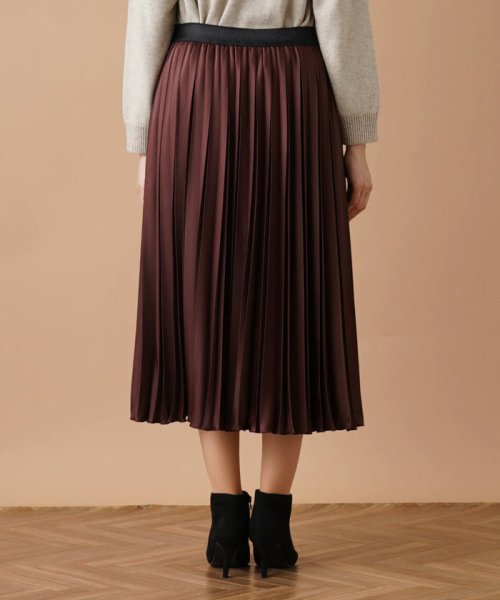 サテンプリーツスカート 