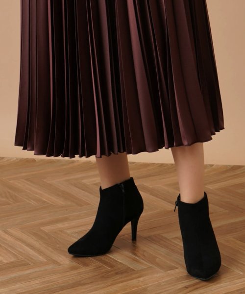 サテンプリーツスカート 