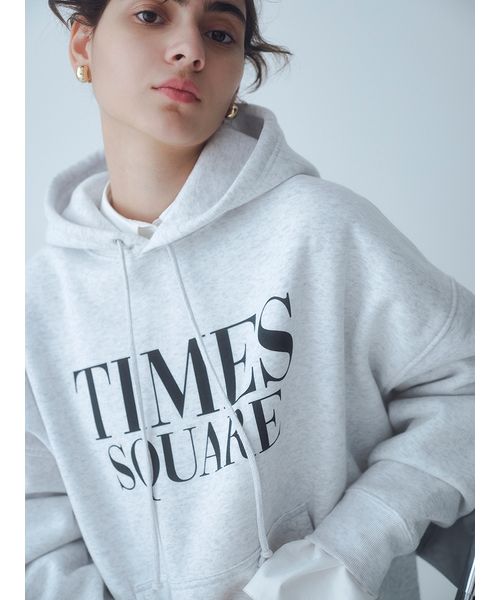 emmi atelier】NYC Times Square ロゴフーディ(505649301)|阪急 emmi atelier】NYC Times Square ロゴフーディ(505649301)|阪急