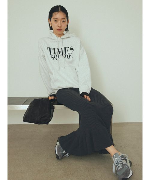 emmi atelier】NYC Times Square ロゴフーディ(505649301)|阪急 emmi atelier】NYC Times Square ロゴフーディ(505649301)|阪急