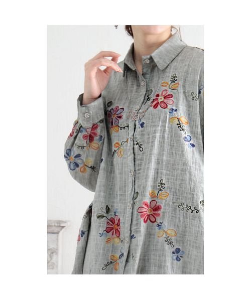Sawa a la mode(サワアラモード)/映える花刺繍のコットンシャツブラウス/img09