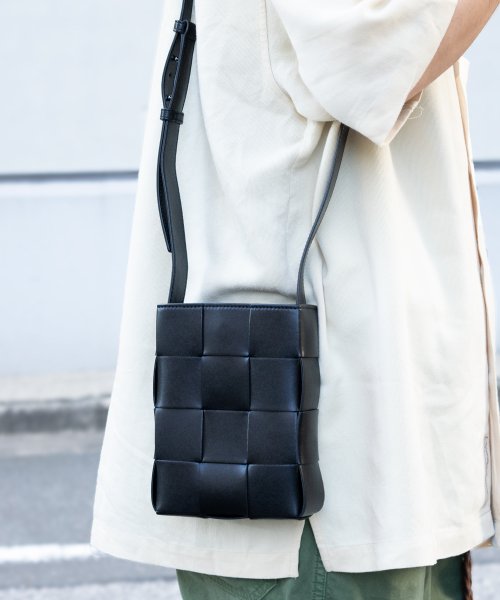BOTTEGA VENETA ボッテガ ヴェネタ CASSETTE カセット イントレチャート MINI CROSSBODY 斜めがけ ショルダー バッグ レザ 