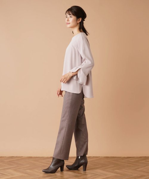 ガンクラブチェックパンツ 商品説明一点投入でスタイリングが秋冬らしくトラッドにシフトする、ガンクラブチェック柄のセンタープレスパンツ。ウエストをゴムで切り替えた優しいフィット感で、生地 T1567646029(12100円)