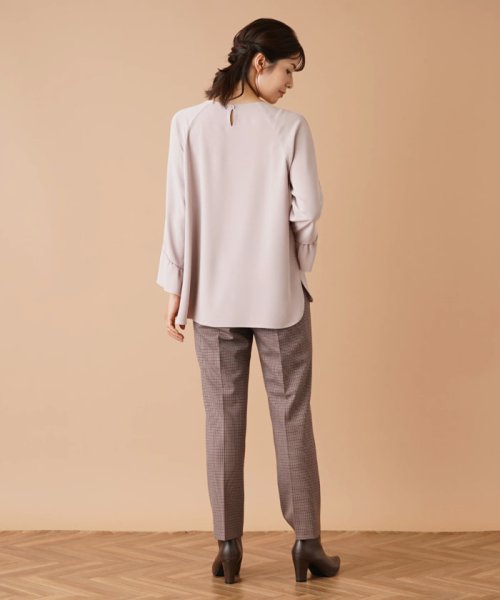 ガンクラブチェックパンツ 商品説明一点投入でスタイリングが秋冬らしくトラッドにシフトする、ガンクラブチェック柄のセンタープレスパンツ。ウエストをゴムで切り替えた優しいフィット感で、生地 T1567646029(12100円)