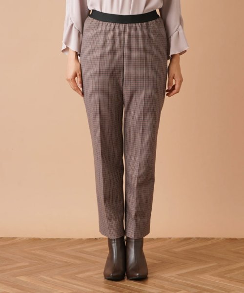 ガンクラブチェックパンツ 商品説明一点投入でスタイリングが秋冬らしくトラッドにシフトする、ガンクラブチェック柄のセンタープレスパンツ。ウエストをゴムで切り替えた優しいフィット感で、生地 T1567646029(12100円)