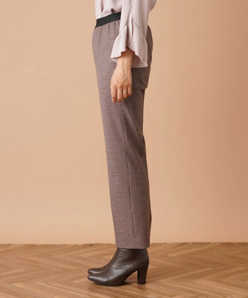 ガンクラブチェックパンツ 商品説明一点投入でスタイリングが秋冬らしくトラッドにシフトする、ガンクラブチェック柄のセンタープレスパンツ。ウエストをゴムで切り替えた優しいフィット感で、生地 T1567646029(12100円)