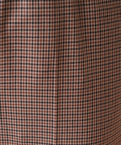 ガンクラブチェックパンツ 商品説明一点投入でスタイリングが秋冬らしくトラッドにシフトする、ガンクラブチェック柄のセンタープレスパンツ。ウエストをゴムで切り替えた優しいフィット感で、生地 T1567646029(12100円)