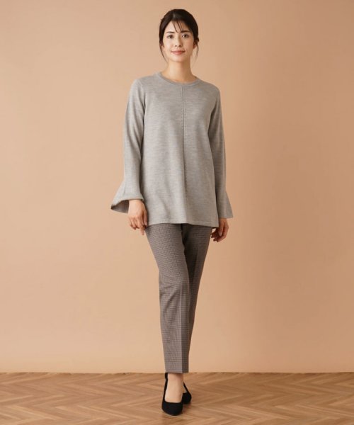 ガンクラブチェックパンツ 商品説明一点投入でスタイリングが秋冬らしくトラッドにシフトする、ガンクラブチェック柄のセンタープレスパンツ。ウエストをゴムで切り替えた優しいフィット感で、生地 T1567646029(12100円)