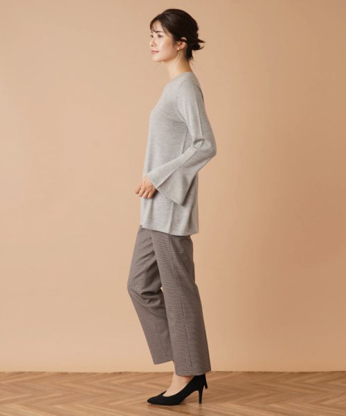 ガンクラブチェックパンツ 商品説明一点投入でスタイリングが秋冬らしくトラッドにシフトする、ガンクラブチェック柄のセンタープレスパンツ。ウエストをゴムで切り替えた優しいフィット感で、生地 T1567646029(12100円)