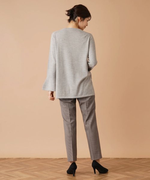 ガンクラブチェックパンツ 商品説明一点投入でスタイリングが秋冬らしくトラッドにシフトする、ガンクラブチェック柄のセンタープレスパンツ。ウエストをゴムで切り替えた優しいフィット感で、生地 T1567646029(12100円)