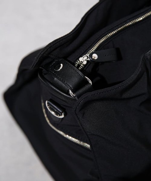 「ESSENTIAL LINE」ガーメントドラムバッグ The Taylor 表生地には撥水を施した機能性素材 SYNEX サイネックス を使用