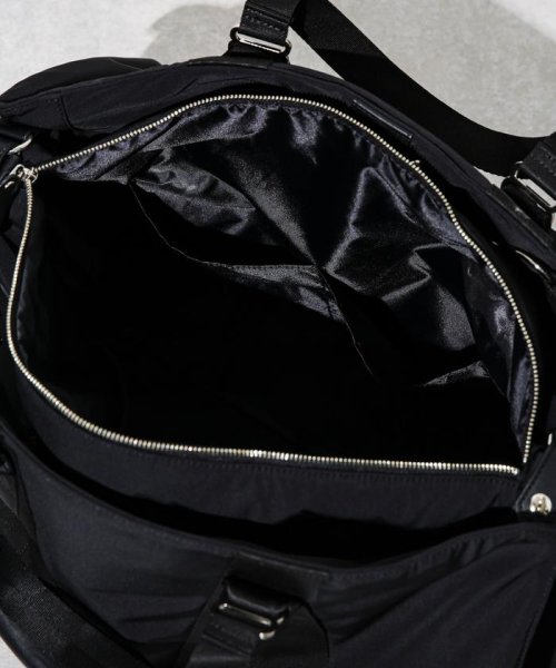 「ESSENTIAL LINE」ガーメントドラムバッグ The Taylor 表生地には撥水を施した機能性素材 SYNEX サイネックス を使用