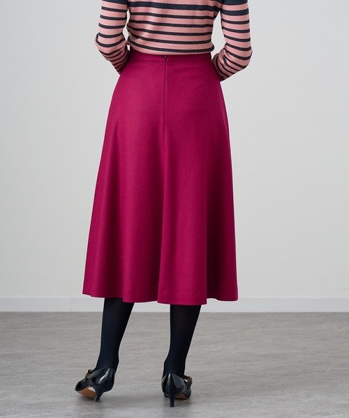 ストレッチボタニーベルトバックル スカート model 着用サイズ なし