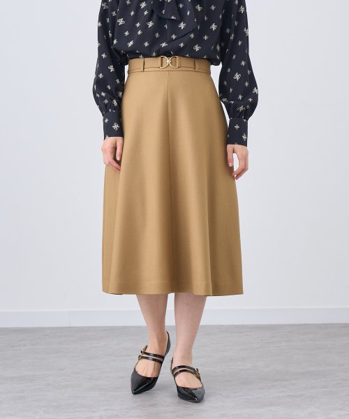 ストレッチボタニーベルトバックル スカート model 着用サイズ なし