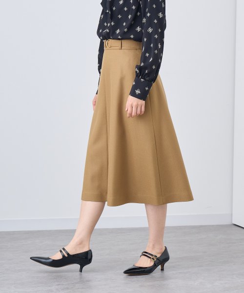 ストレッチボタニーベルトバックル スカート model 着用サイズ なし