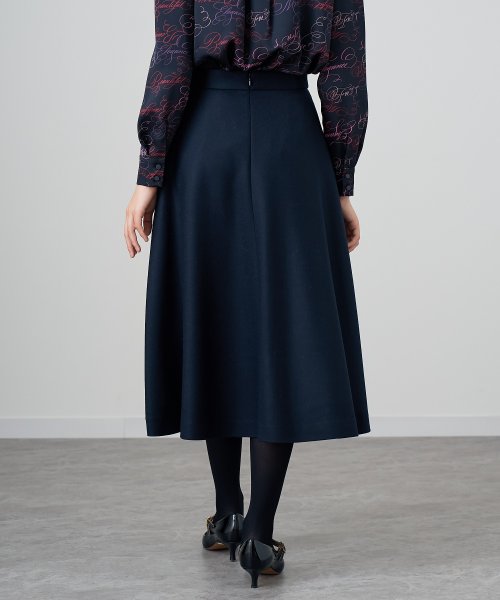 ストレッチボタニーベルトバックル スカート model 着用サイズ なし